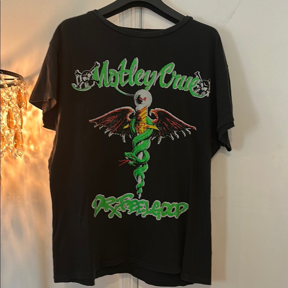 NWT MadeWorn Motley Crue Graphic T-Shirt size Medium Dr Feelgood